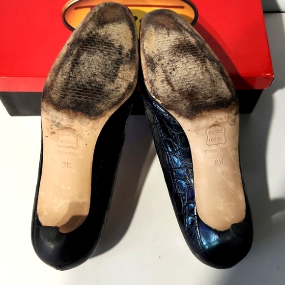 Talbots Black Leather Croc Embossed Gold Chain Detail Heels Size 8 W - Picture 9 of 13